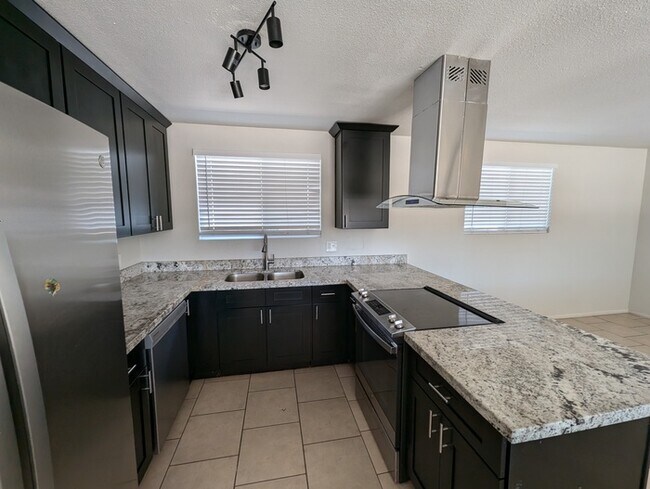 Foto del edificio - 5607 W Meadowbrook Ave