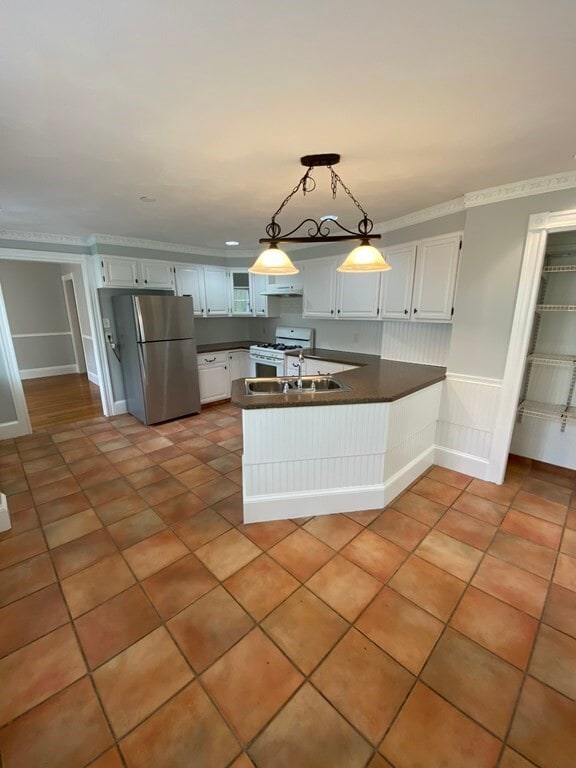 Building Photo - 12 Avon St