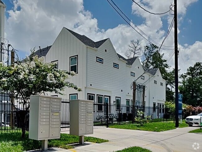 Building Photo - 9902 Clark Rd
