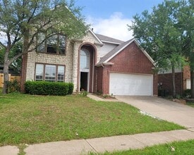 Building Photo - 2104 Royal Oak Dr