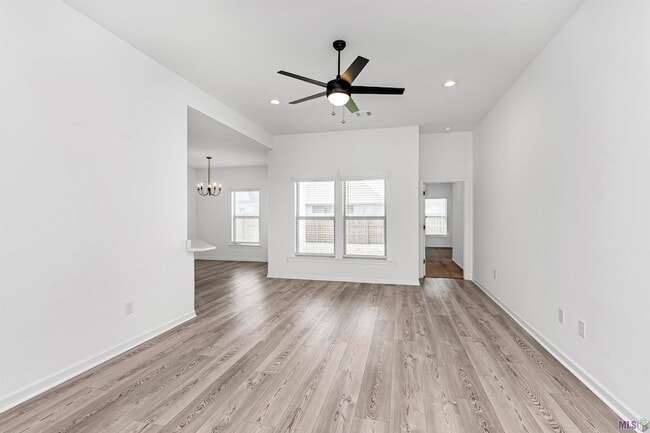 Building Photo - 28307 Moreau Dr