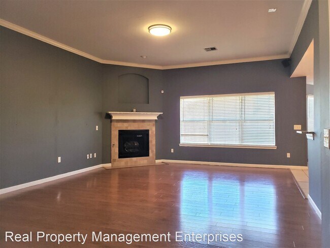 Building Photo - 4 br, 2 bath House - 900 Banff Cir Yukon 7...