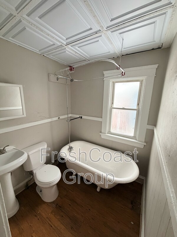 Foto del edificio - 3053 E 128th St