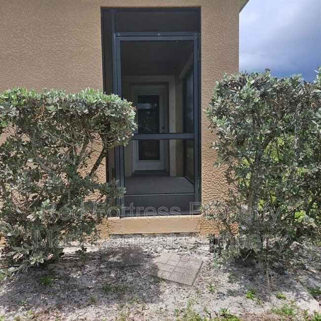 Building Photo - 19251 Tangerine Rd