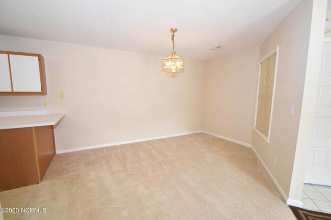 Building Photo - 111 Breezewood Dr