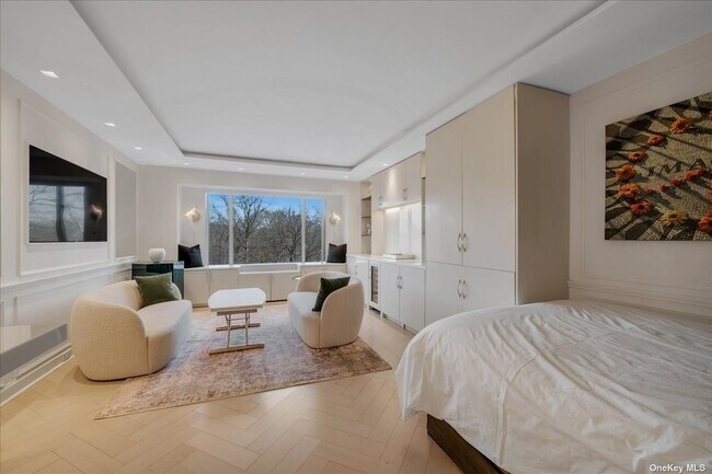 Building Photo - 150 Central Park S