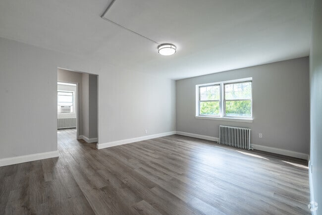 2BR, 1BA - 750SF - Living Room - Hudson Ridge Apartments