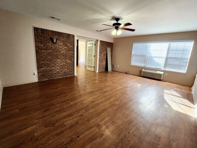 Foto del edificio - Available Now! 3 Bedroom in PG w/ BONUS ROOM