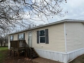 Building Photo - 21 Pinewood Cir