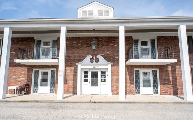 Building Photo - "Charming 1-Bedroom Retreat in Shelbyville...