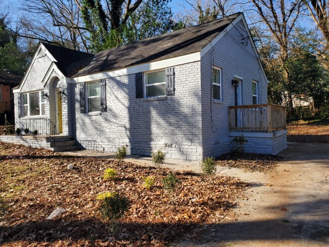 Building Photo - 2071 Dellwood Pl