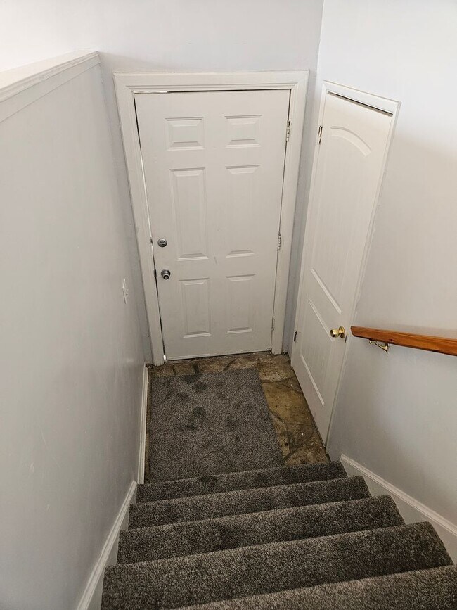 Foto del edificio - Beautiful 5 Bedroom home in Great Layton Location!