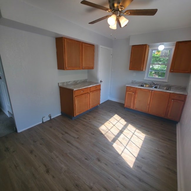 Building Photo - Single Family Home 3 beds 1 bath Available...