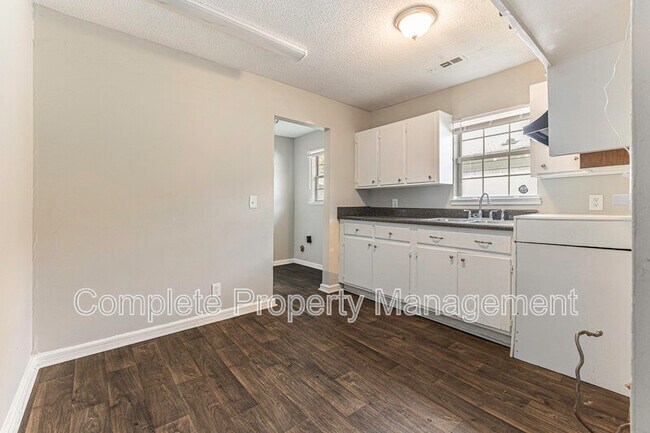 Foto del edificio - 3729 Maple Ave SW