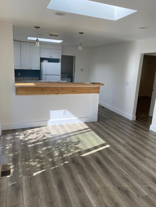 Lots of natural light - 395 Solano Ave