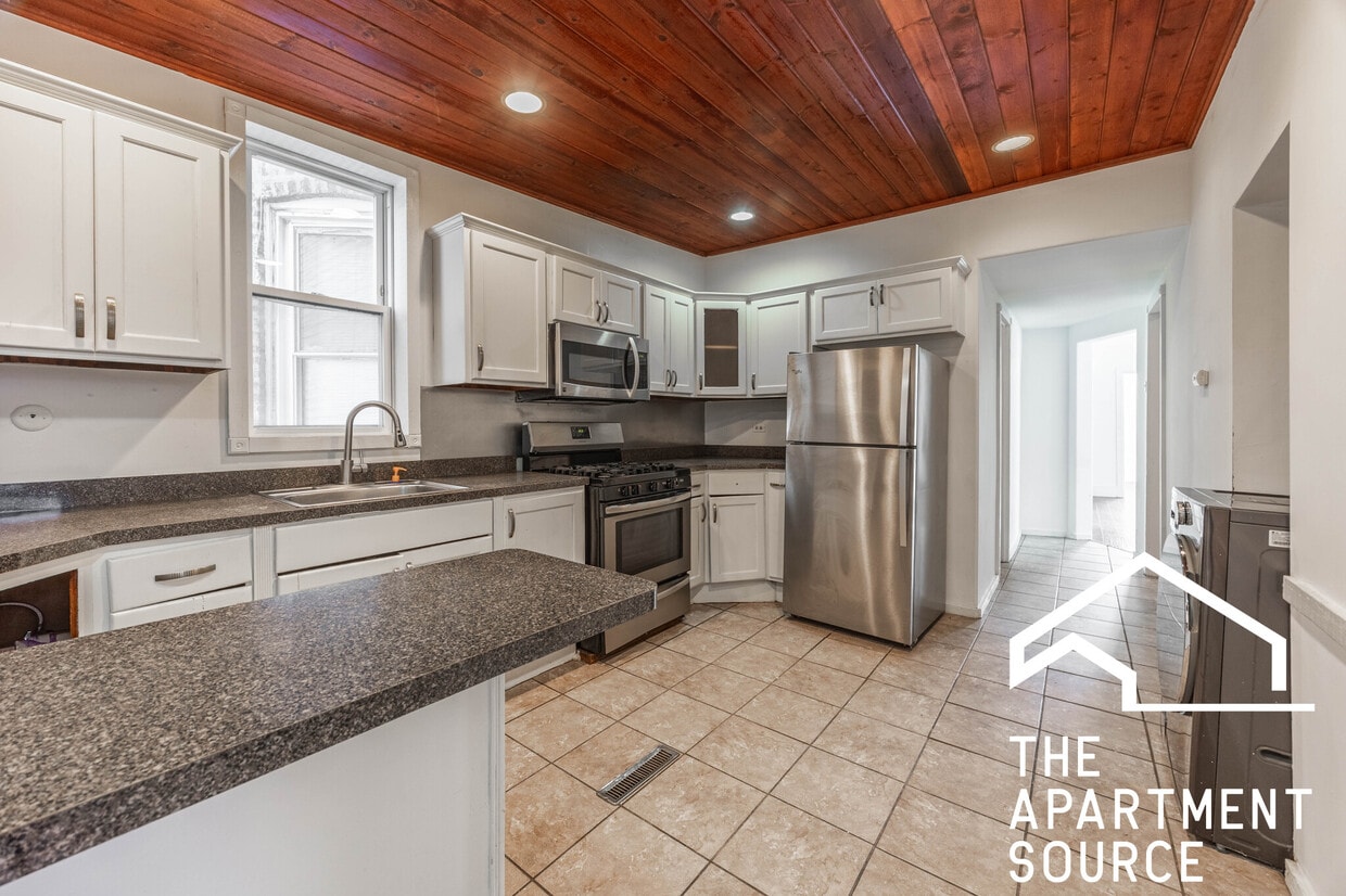 Primary Photo - 2140 N Karlov Ave