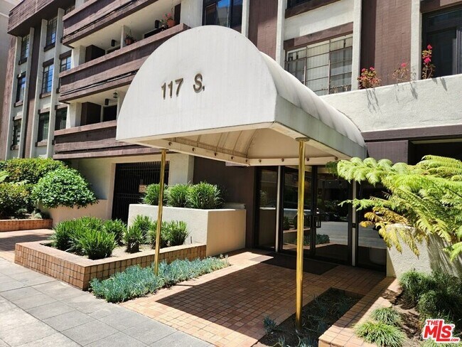 Foto del edificio - 117 S Doheny Dr