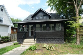 Building Photo - 724 S 5th St