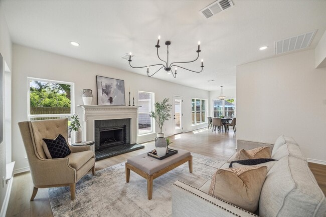 Foto del edificio - 6806 Flowermound Dr