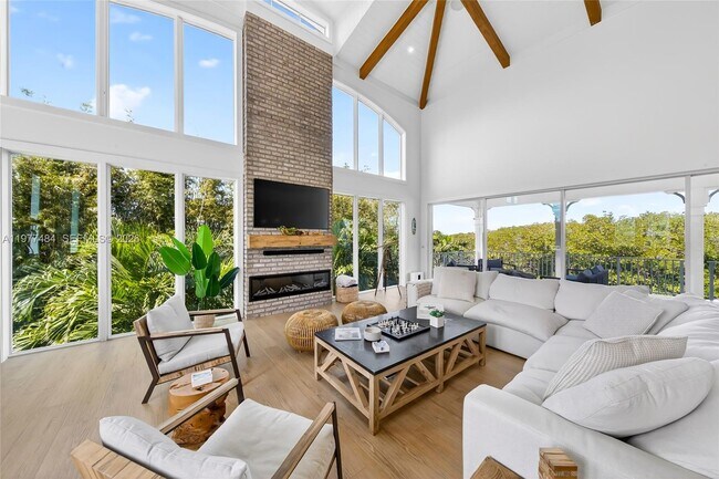 Foto del edificio - 146 Mockingbird Rd