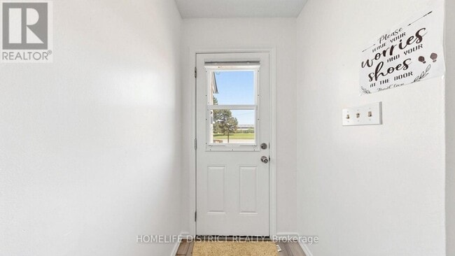 Building Photo - 424 Chaleur Ave