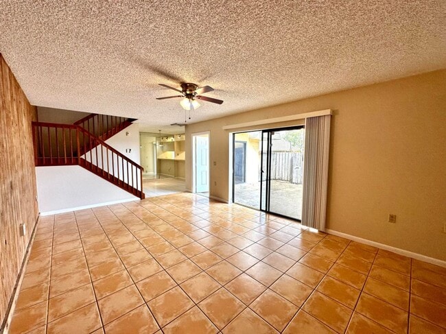 Building Photo - 805 8th Way