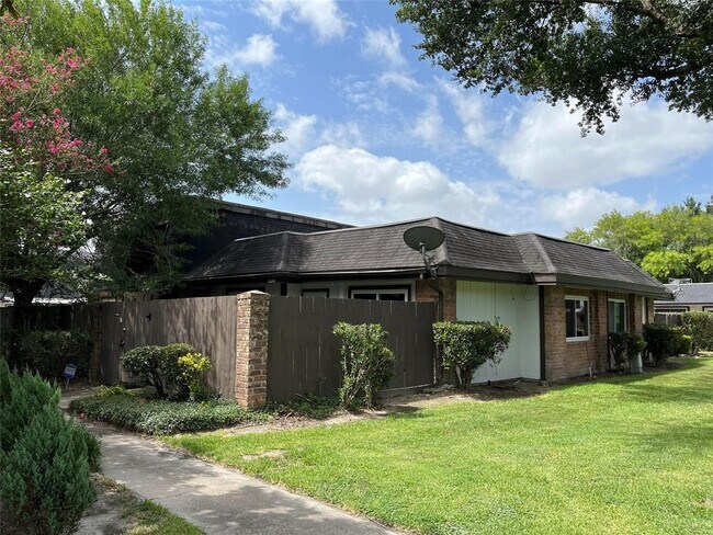 Foto del edificio - 12026 Mighty Oak Dr