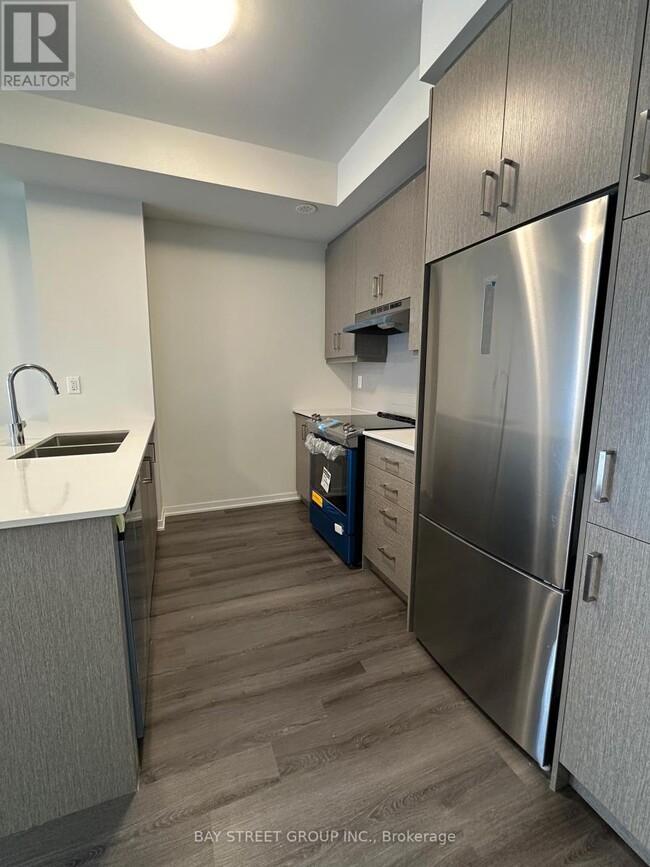 Building Photo - TH166 - 151 HONEY CRISP CRESCENT