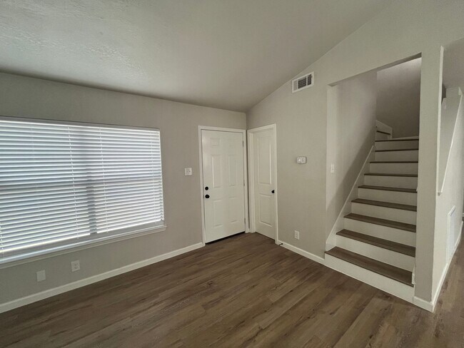 Foto del edificio - 4010 Sunrise Bluff Dr