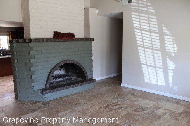 Building Photo - 2968 Rainbow Valley Blvd