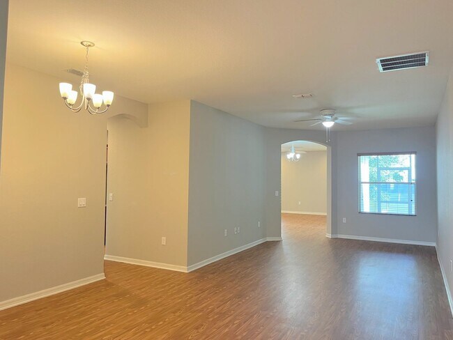 Foto del edificio - 481 Pheasant Dr