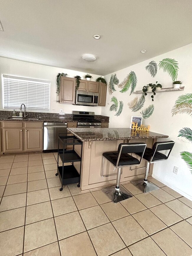 Foto del edificio - Furnished 3 Bedroom 2 Bathroom Home