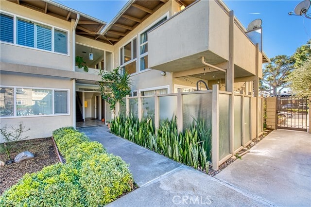 Building Photo - 1702 Westcliff Dr