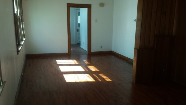 Foto del edificio - Two Bedroom One Bath Newly Renovated Charl...