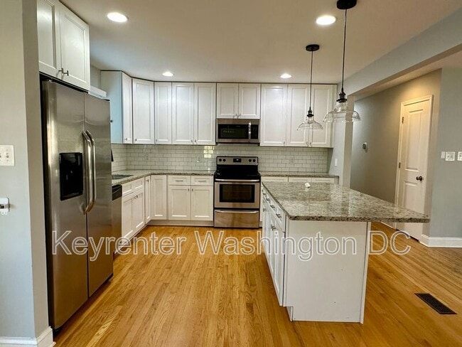 Building Photo - 311 Lourdes Dr