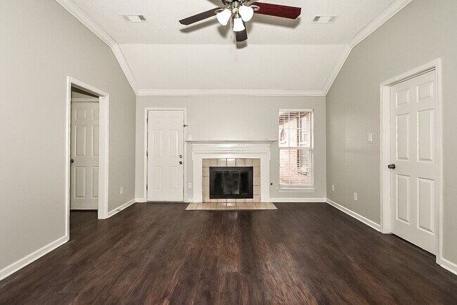 Foto del edificio - 9362 Garden Woods Dr
