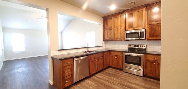 Building Photo - 6501 Bent Wood Villas Dr