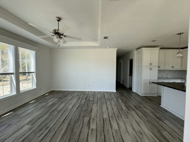Building Photo - 115 N Lake Dr