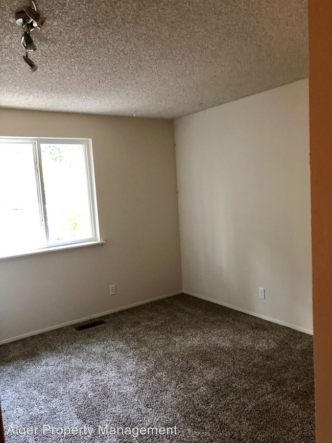 Foto del edificio - 3 br, 3 bath House - 3970 Fischer Park Ave NE