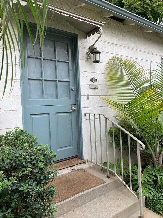 Charming Entry wt Dutch Door - 1236 24th St