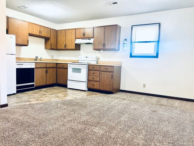 Foto del edificio - Roomy 2 Bdrm Apartment