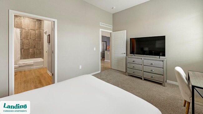 Building Photo - 402 W Lincoln St