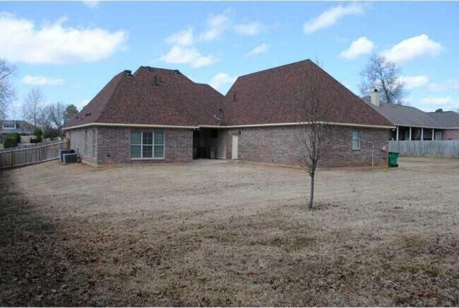 Building Photo - *BEAUTIFUL HOME IN HAUGHTON**POOL*