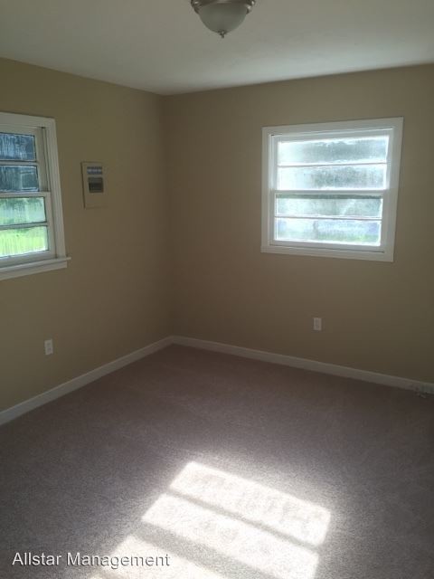 Building Photo - 3 br, 1 bath House - 139 N Fox Hall Drive