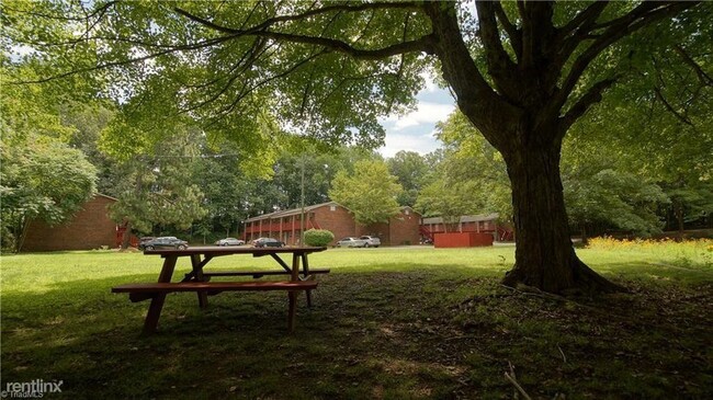 Building Photo - 1 br, 1 bath  - 3300 Starlight Dr Apt 5