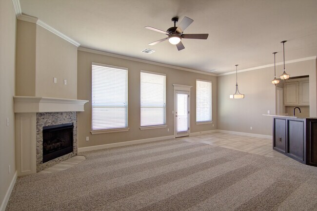 Foto del edificio - Beautiful Foster Signature Home in Great L...