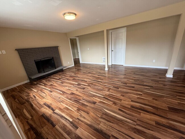 Building Photo - 0760
