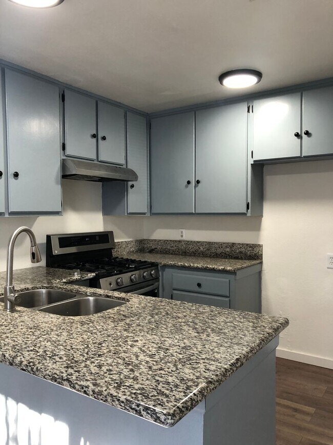 Building Photo - Southwest - Pinion Springs Townhome