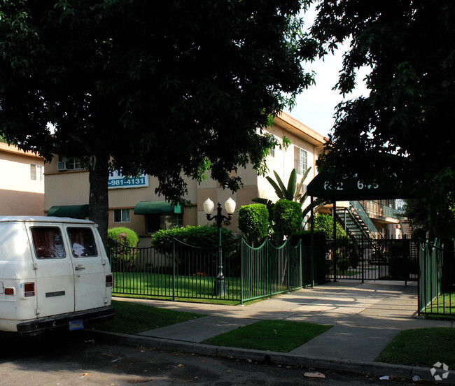 Building Photo - Vesta Villas