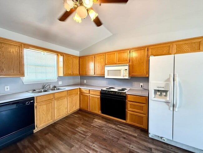 Building Photo - 2417 Rustic Dr